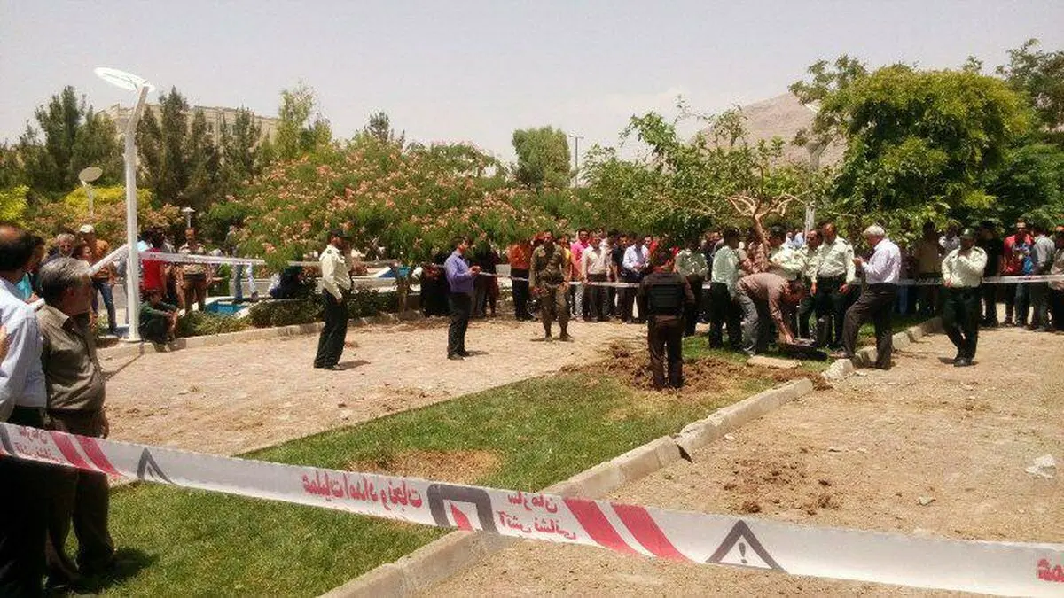 عکس:: شلیک اشتباهی دو گلوله توپ آموزشی در اصفهان