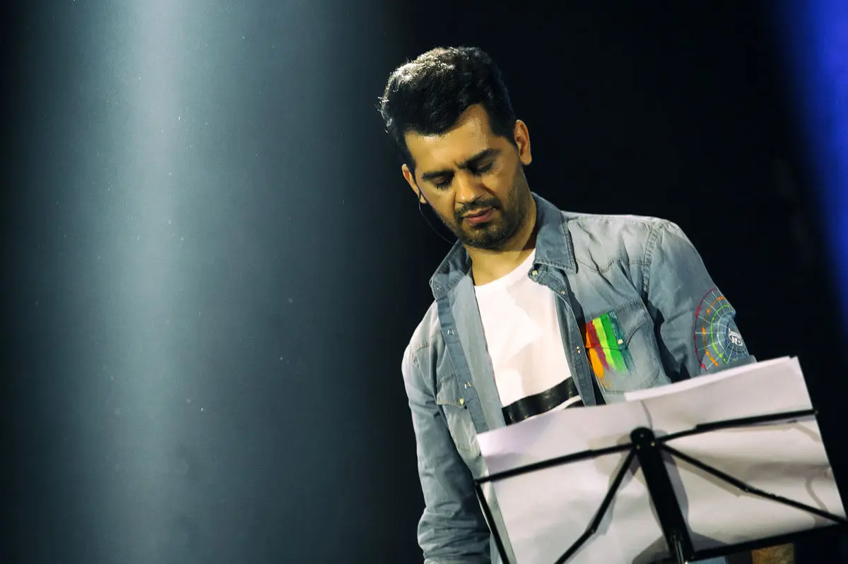 جشن تنهایی خواننده‌ای که آداب استیج را می‌داند