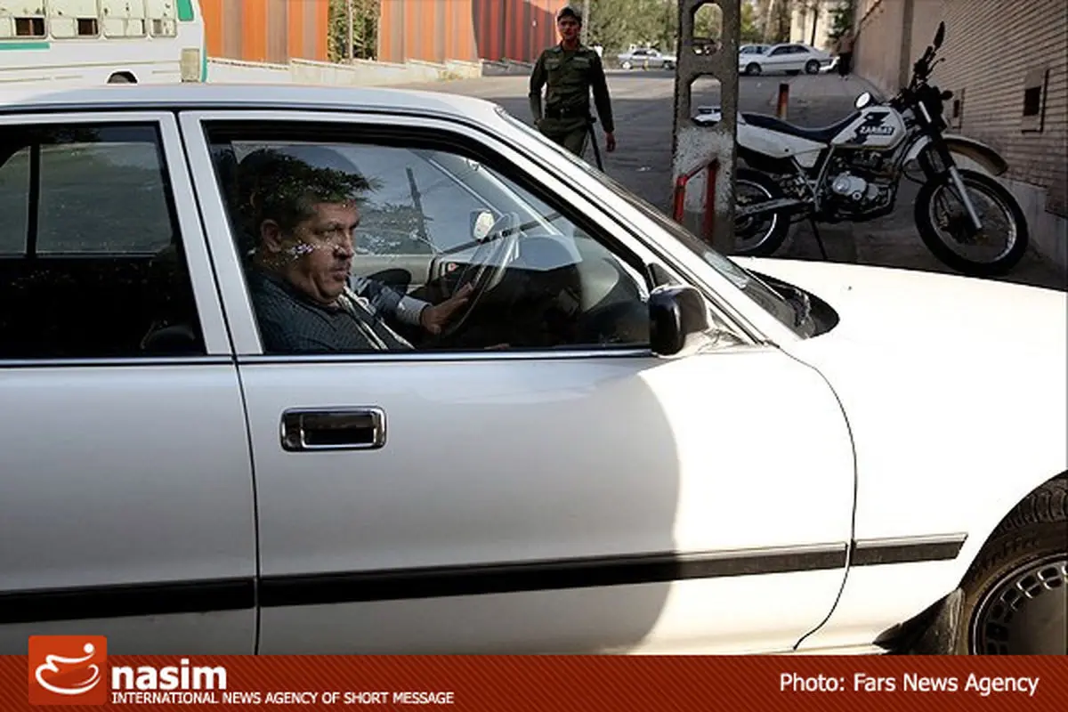 "خدارا شاکریم که دیوار آقازده‌ها ترک خورد"