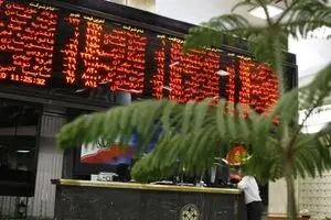 یک کارگزار بورس: فعالان خسته بازار سرمایه سهام خود را به هر قیمتی می‌فروشند