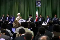 چرا شعرا سرمه معشوق خیالی را می بینند ولی اشک مظلوم حقیقی را نه؟