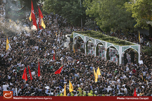قیام تهران به احترام 