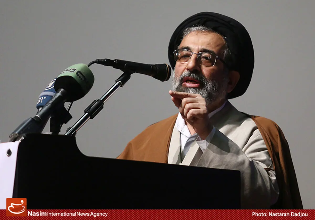 موسوی‌لاری: صدق لسان و امانت‌داری مهمتر از بدرقه شهدا است