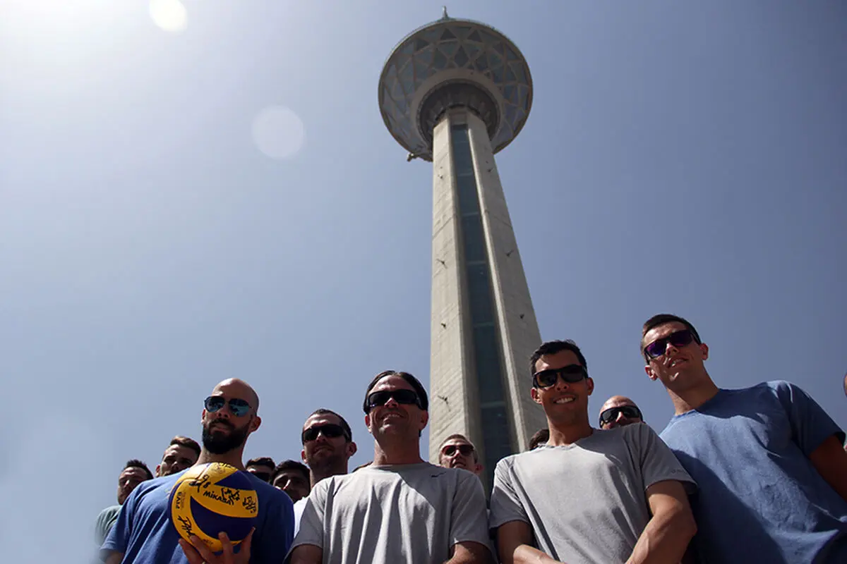 بازیکنان تیم ملی والیبال آمریکا از برج میلاد تهران بازدید کردند