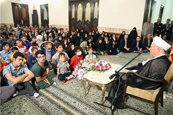 هاشمی رفسنجانی: روحیه مردم ایران سرشار از احساسات و عواطف عمیق انسانی است