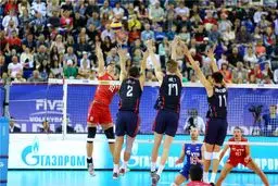 تیم ملی والیبال آمریکا، روسیه را شکست داد؛ روسیه در خطر سقوط به سطح دو