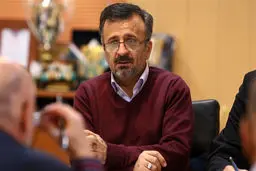 داورزنی: بازیکنان به جای حواله خودرو نفری ۷۰ میلیون دریافت می‌کنند