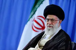 رهبر انقلاب: کسانی که چهره هیولایی آمریکا را با بزک رسانه‌ای می‌پوشانند، به ملت خیانت می‌کنند