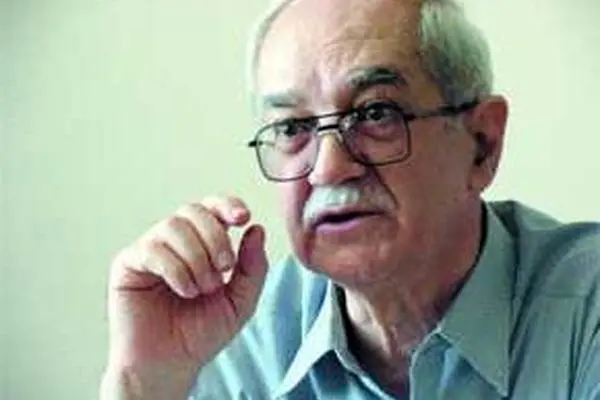 یک اقتصاددان: ریال ایران در ۴۲ سال گذشته  هزار برابر کاهش ارزش داشته؛ دلار ۳۰ برابر