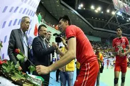 اعضای تیم ملی والیبال به ۱۷۵ شهید غواص ادای احترام کردند