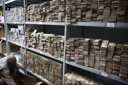 انبار پول داعش را ببینید + عکس