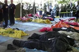 یک هواپیمای اندونزی در منطقه مسکونی سقوط کرد 