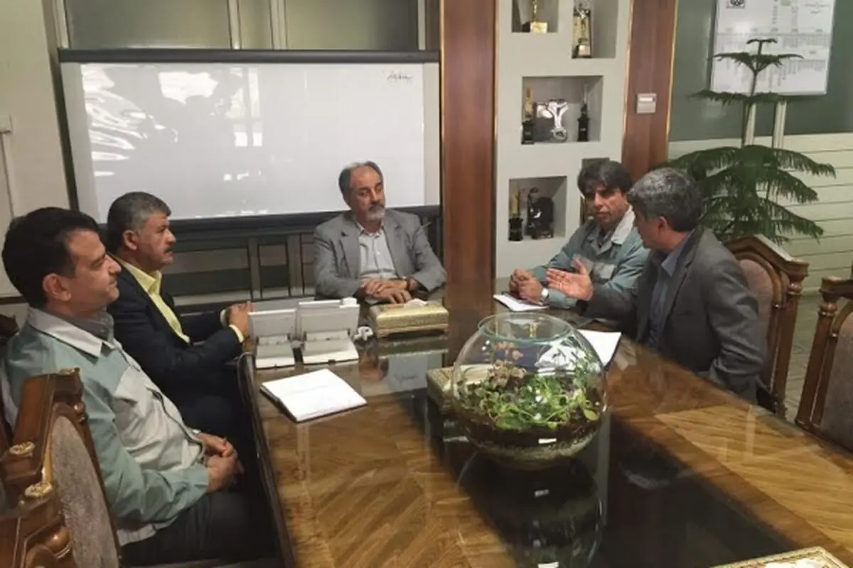 رئیس کارخانه خطاب به مدیرعامل سپاهان: صرفه‌‌جویی و اقتصاد مقاومتی را سرلوحه کارتان قرار دهید