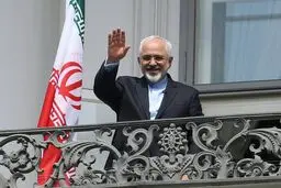ظریف به تهران برنمی‌گردد