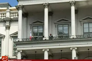 عکس:: ضبط پیام ویدیوئی توسط محمدجواد ظریف در هتل محل برگزاری مذاکرات