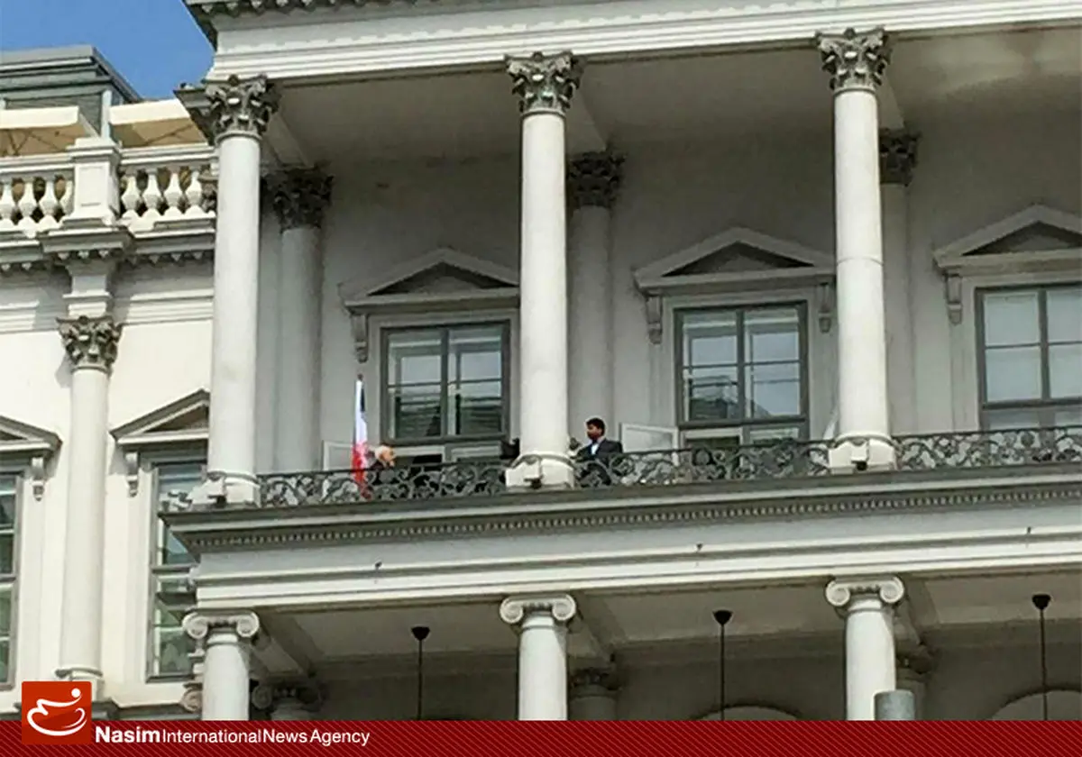 عکس:: ضبط پیام ویدیوئی توسط محمدجواد ظریف در هتل محل برگزاری مذاکرات