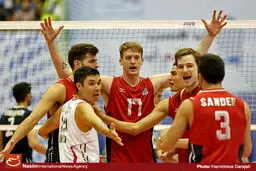 آمریکا با شکست لهستان به عنوان صدرنشین راهی مرحله بعد شد