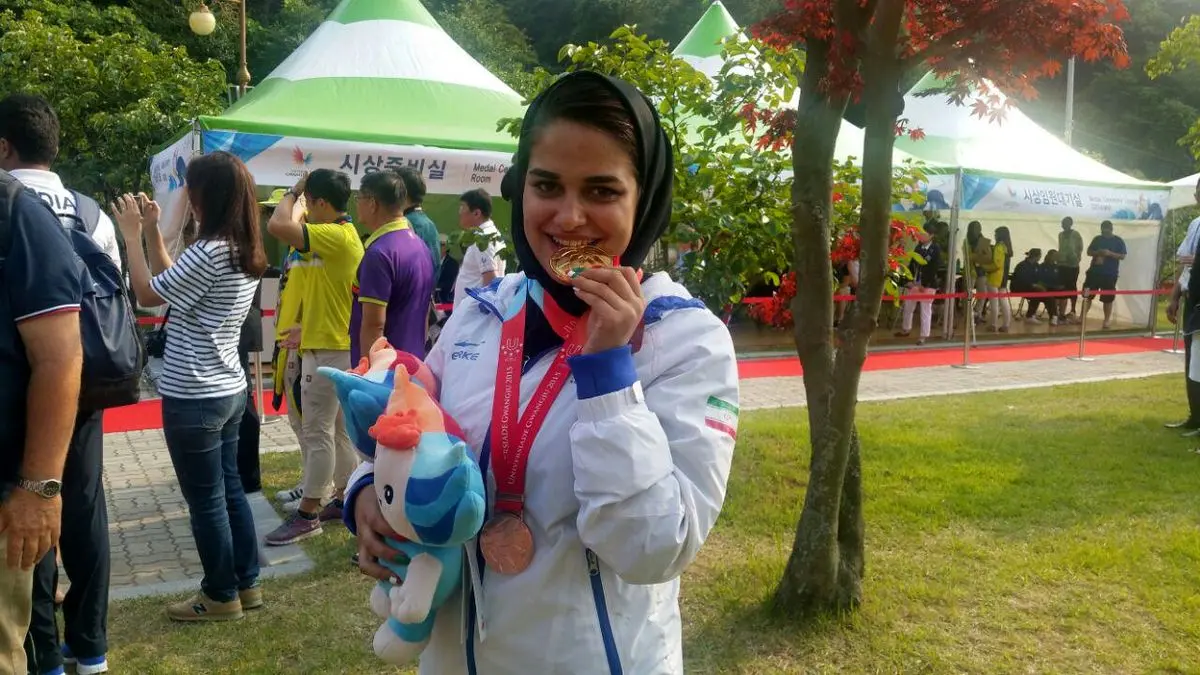 گزارش تصویری:: توزیع مدال طلای نجمه خدمتی در مسابقات دانشجویان جهان