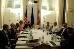 مذاکرات کری و ظریف با حضور موگرینی در حال برگزاری است