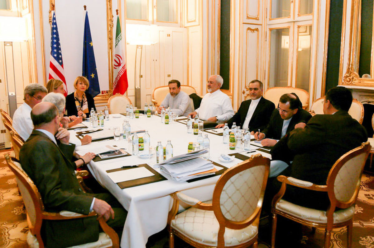 بلومبرگ: ایران و ۱+۵ بر سر رفع تدریجی تحریم‌های تسلیحاتی به توافق رسیده‌اند