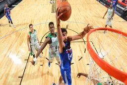 فیلادلفیا با وجود درخشش کاظمی باخت