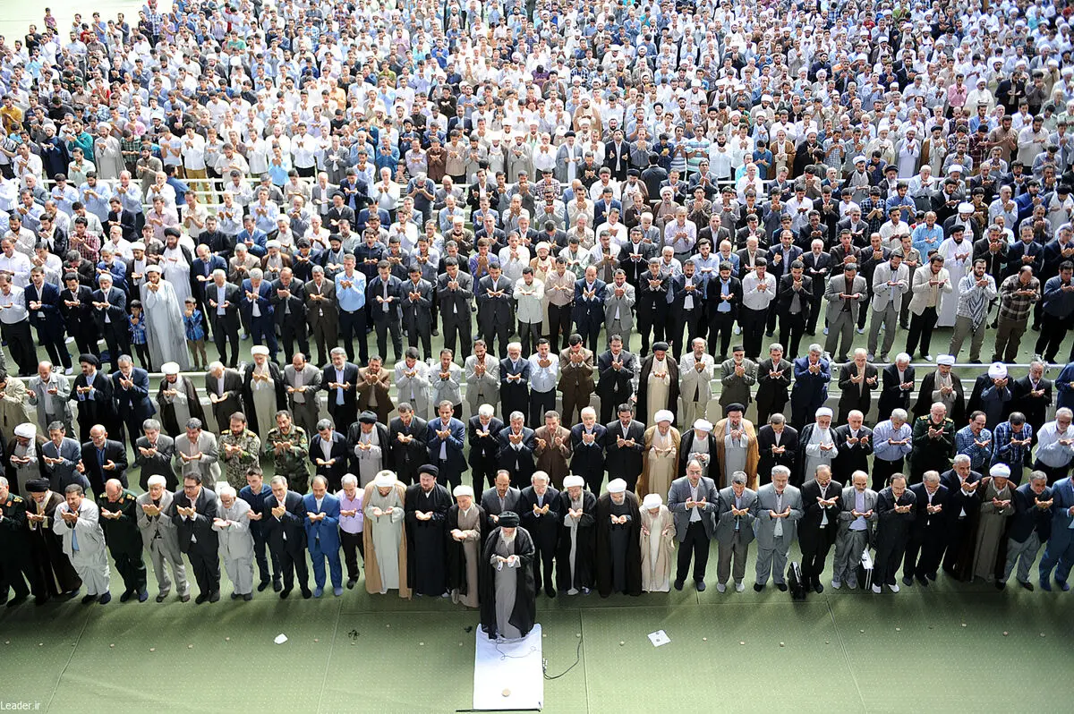 نماز عید سعید فطر به امامت رهبر  انقلاب اقامه شد