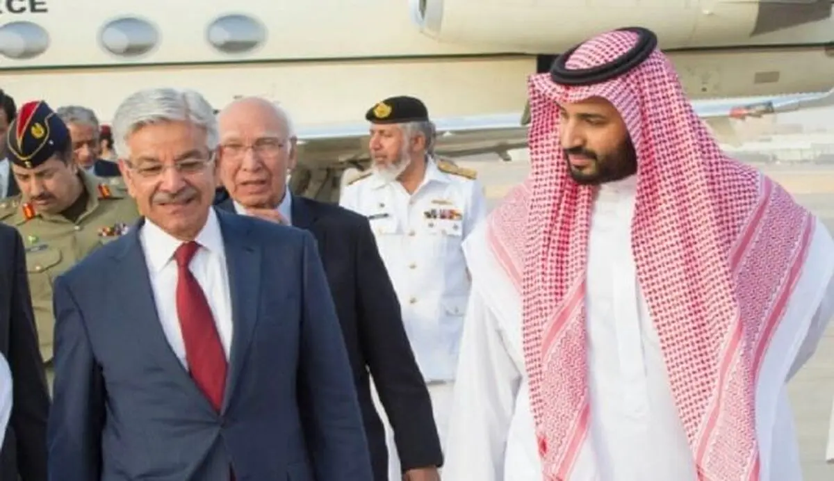 وزیر دفاع پاکستان: لازم باشد، از بمب اتم استفاده می‌کنیم