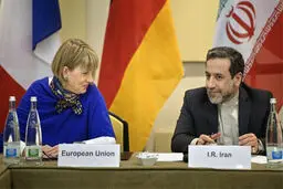 دیدار عراقچی و اشمید آغاز شد