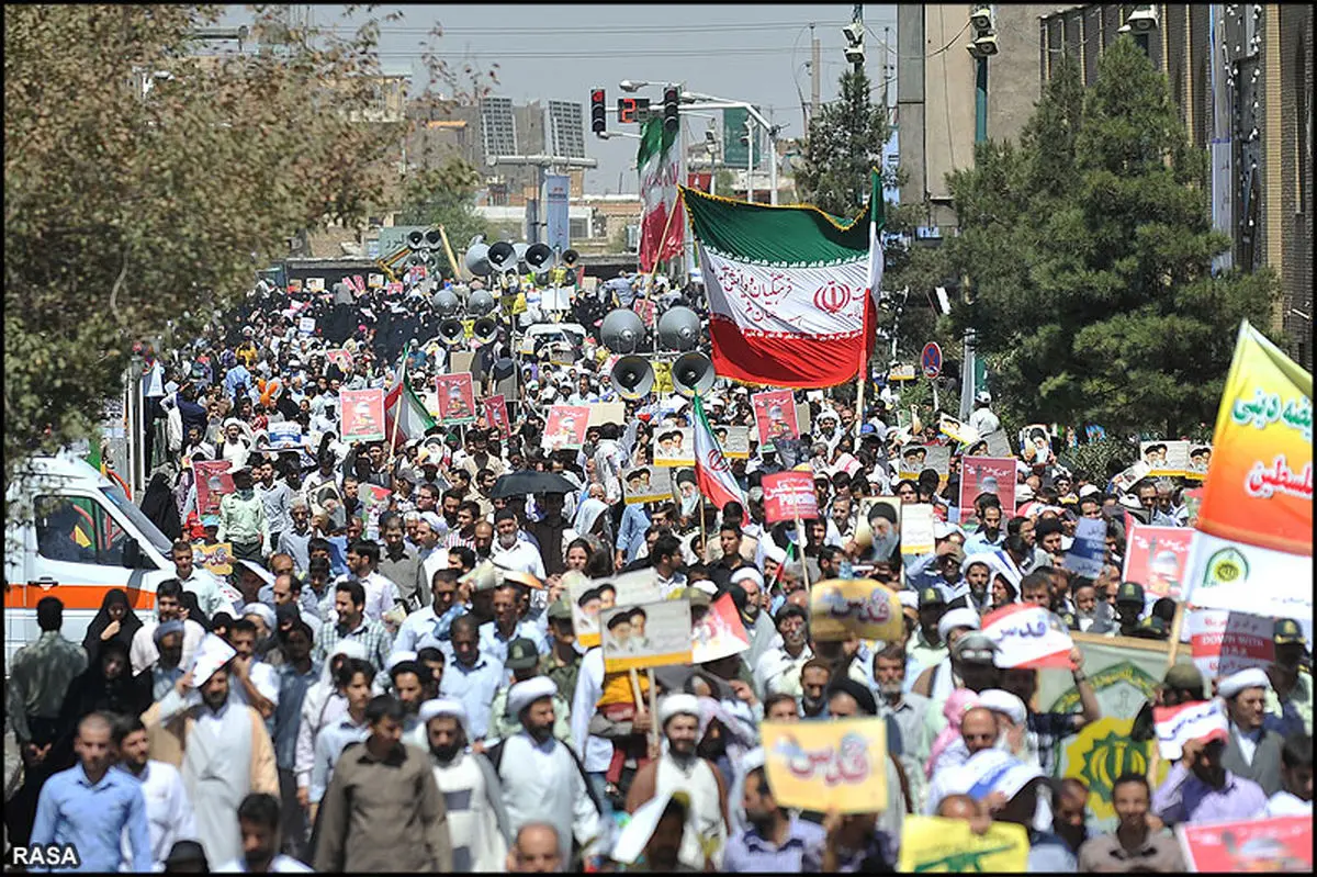 فریاد "مرگ بر آمریکا" و "مرگ بر اسرائیل" در خیابان انقلاب طنین‌انداز شده است