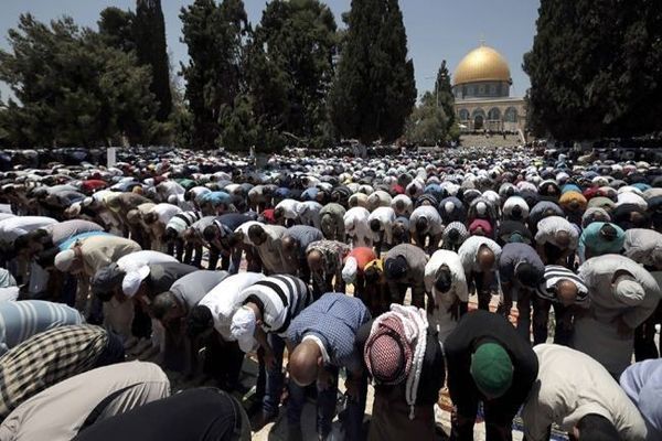 العالم: هزاران فلسطینی نماز جمعه امروز را در مسجد الاقصی برگزار می‌کنند