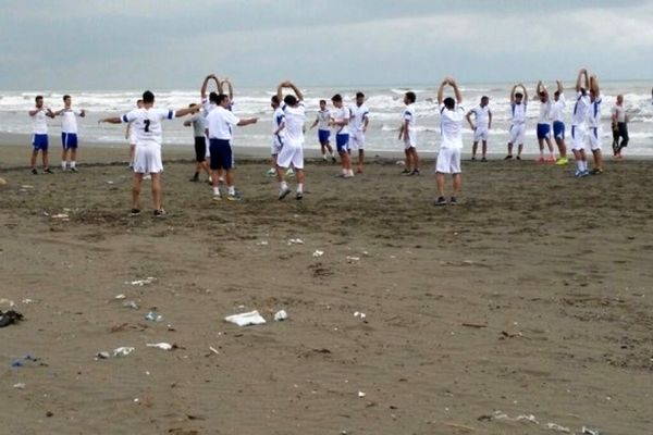 عکس خبری:: تمرین ملوانی‌ها کنار ساحل