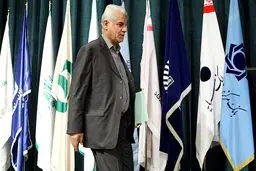 یک اقتصاددان: رئیس شش ساله بانک مرکزی فرق بین خزانه این بانک و وزارت اقتصاد را نمی‌داند!