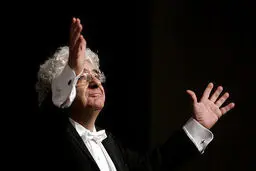 چکناواریان: سال‌ها خودم را در خانه زندانی کرده‌ام