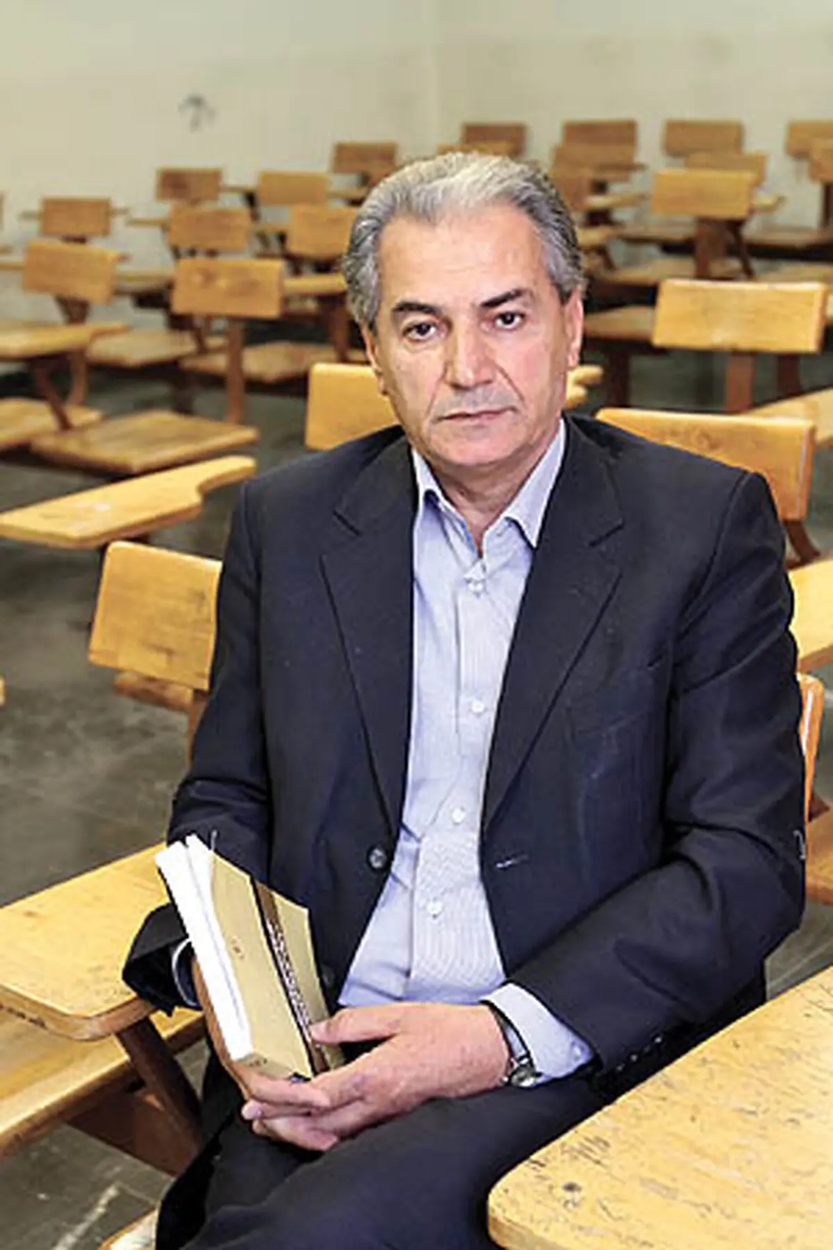 یک اقتصاددان: تکرار سیاست‌های غلط ۷۰۰ روز  اخیر بعد از لغو تحریم‌ها اقتصاد را به پرتگاه  می‌برد