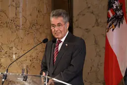 وزیر صنعت ایران و رئیس جمهور اتریش با هم دیدار و گفتگو کردند