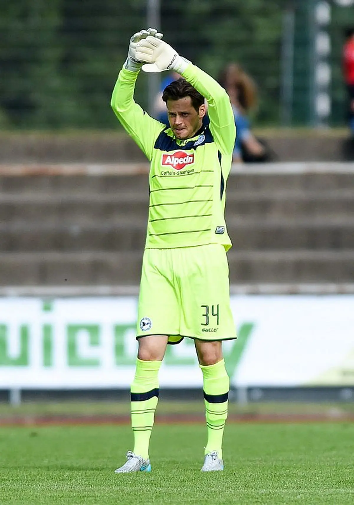 دانیال داوری در اولین بازی فصل آرمینیا بیله‌فلد بازی نکرد