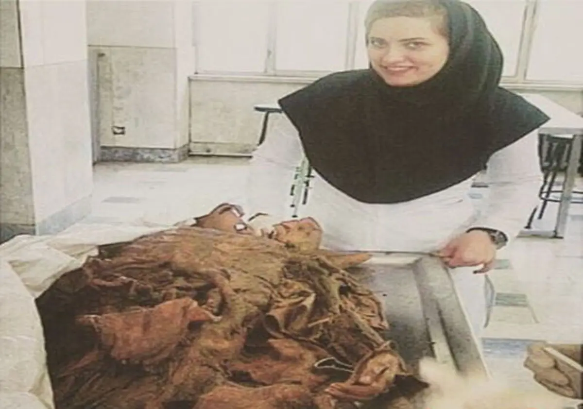 برخورد انضباطی با دانشجویانی که با اجساد "سلفی" می‌گیرند+عکس