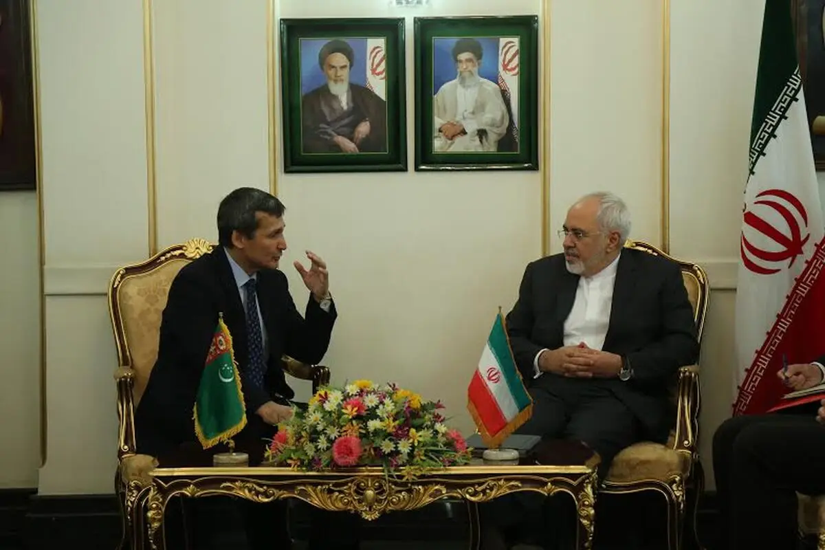 ظریف با همتای ترکمنستانی خود در فرودگاه مهرآباد دیدار کرد