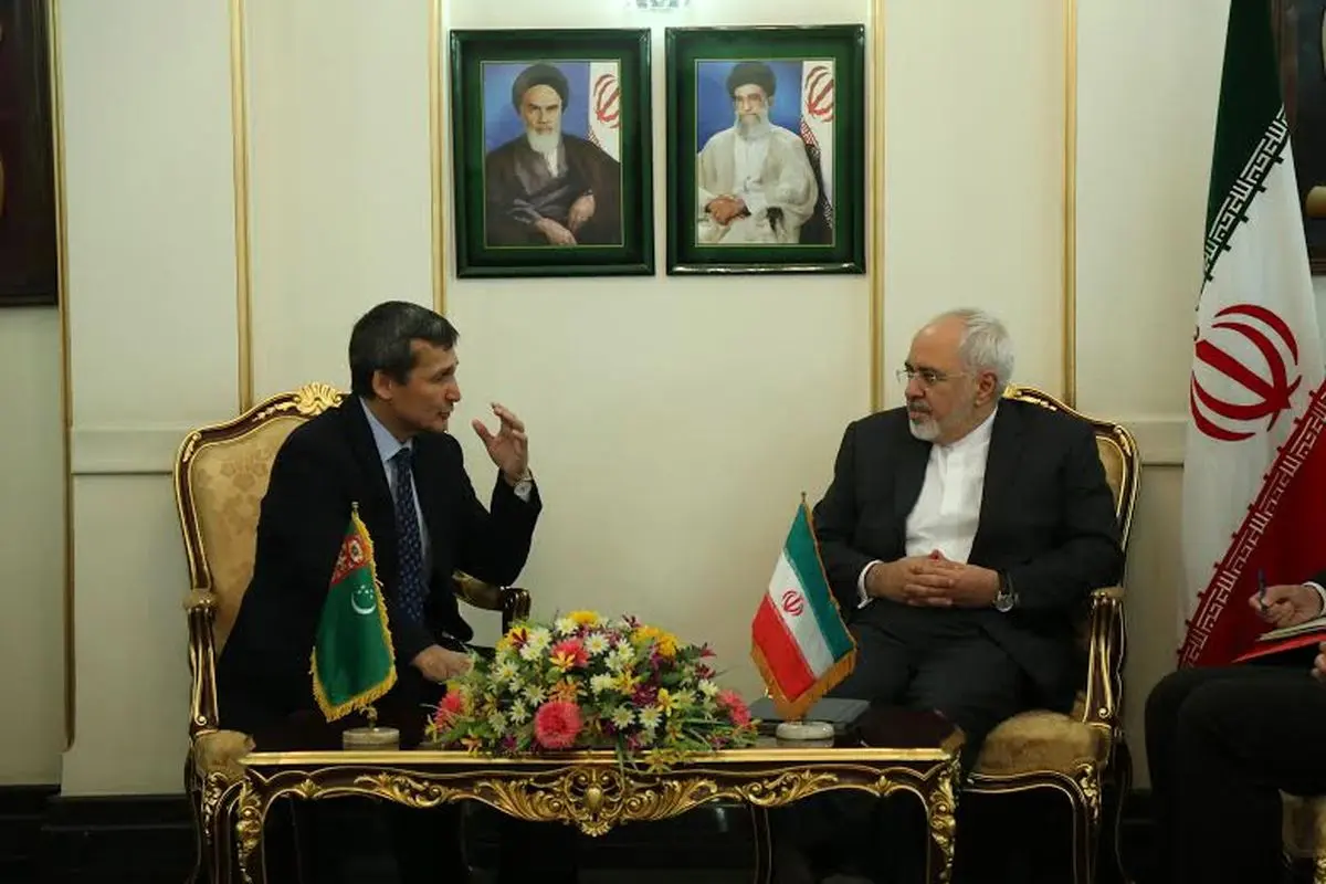 ظریف با همتای ترکمنستانی خود در فرودگاه مهرآباد دیدار کرد