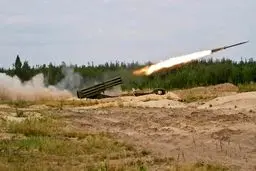 ارتش یمن چند راکت به طرف مواضع نظامی سعودی شلیک کرد