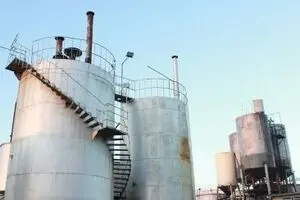بسیاری از کارخانه‌های تولید بنزین و گازوئیل از ابتدای ۹۴ تعطیل شدند