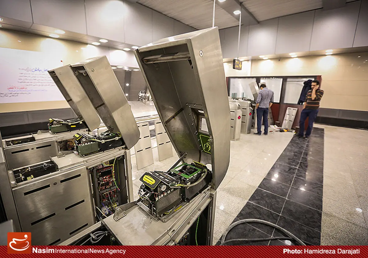 گیت‌های خروجی ایستگاه‌های مترو جمع می‌شود