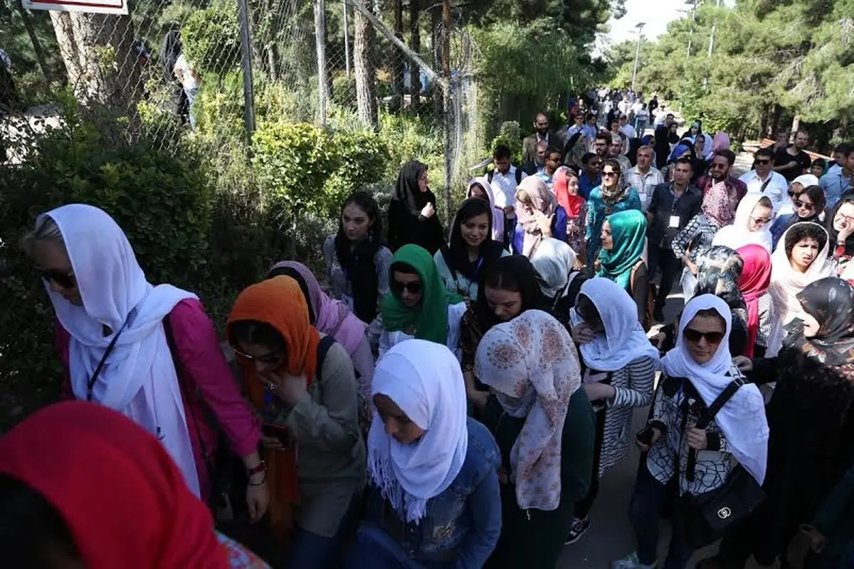 گزارشی از تهرانگردی فارسی آموزانی از پنج قاره