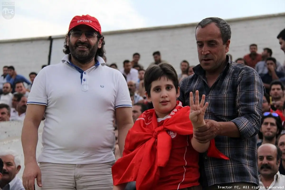 گزارش تصویری:: تیمی که تعداد تماشاگران تمرین‌ آن از مسابقات لیگ برتر بیشتر است!