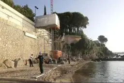 اعتراض ۱۰۰ هزار فرانسوی به سفر پادشاه عربستان