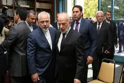 ظریف گزارشی از توافق هسته‌ای به آیت‌الله سیستانی ارائه کرد