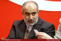 آشنا: دولت تلاش می‌کند فشار کمتری به رسانه‌ها وارد کند