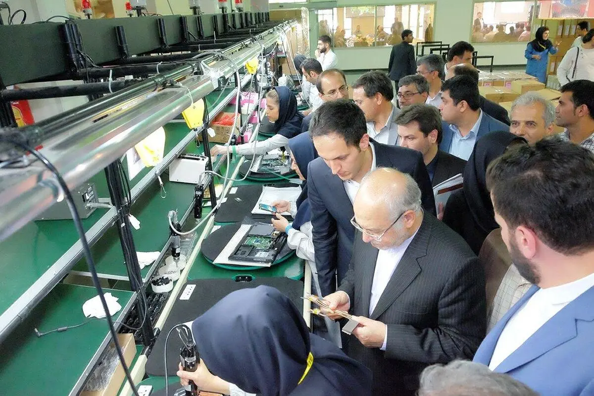 وزیر صنعت: تولید کامپیوترهای بدون کیس و لپ تاپ گامی رو به جلو  است