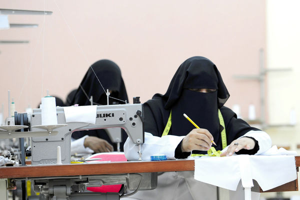 زنان عربستان حق رانندگی ندارند اما کار می‌کنند