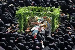 پیکر دو غواص شهید گمنام تشییع و در حوزه هنری   خاکسپاری شد